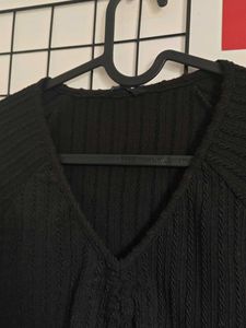 Chic Black Textured Crop Top