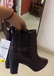 Chic Brown Croc Embossed Heeled Boots