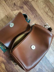 👜PU Leather Barrel Crossbody Bag