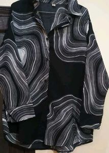 Black &amp; White Patterned Shirt + With Gift 🎁