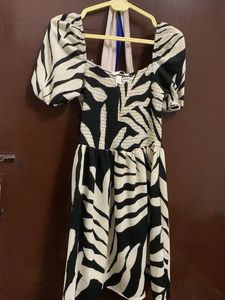 Chic Zebra Print Puff Sleeve Dress