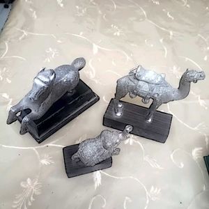 Aluminium or another Metal Showpiece Set