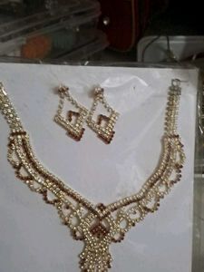 Necklace Brown N White Stone