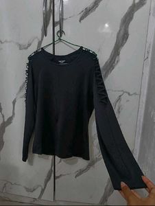 CUTOUT BLACK TOP