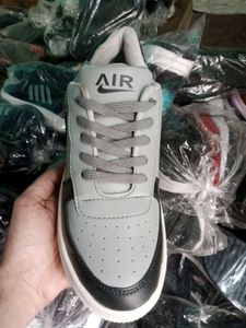 NEW NO USED SNEAKERS SHOES FOR MEN.