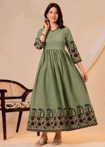 Maternity Gown with Elegant Paisley Print
