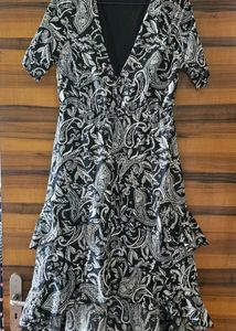 Stylish Black & White Paisley Print Dress