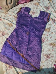 💜 lavender top🪻with Embellished Neckline and ski
