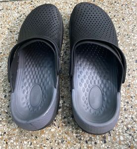 Zerol Black Everyday Wear Clogs for Men