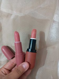 two lipstick combo with wipes can and keychain