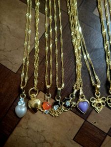 cute Pendant with chains pack of 12