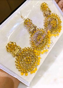 New Beautiful Maang Tika Earring Set