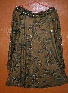 Floral Print Tunic with Pearl Neckline