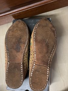 Embroidered Flat jutti / bellies