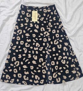 Brand new cut out style animal printed skirt