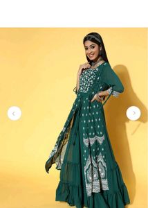Elegant Green Embroidered Ethnic Gown with free de