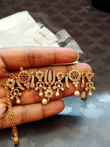 Elegant Gold-Tone Necklace &amp; Earring Set