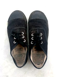 Action Boys Black Tennis Shoes( 2UK)