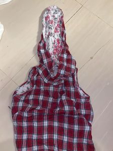 Red Plaid Sleeveless Hooded Top