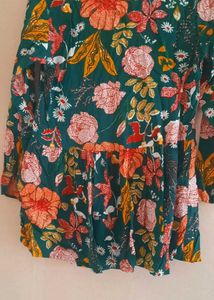 Chic Floral Print V-Neck Top