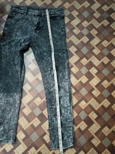 ⚡ ⚡ Flash Sale ⚡ ⚡ Distressed Denim Jeans