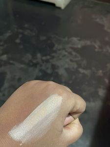 Lightweight Foundation Swatch