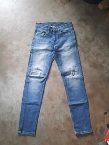 Levis Blue Wash Distressed Denim Jeans