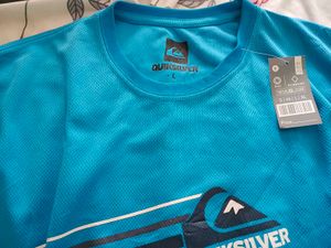 2 T-Shirts