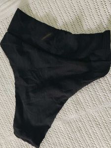 Black V-Cut Ribbed Thong