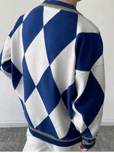 Argyle Pattern V-Neck Sweater