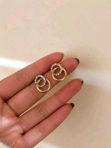 Elegant Circular Gold Stud Earrings! 🌟