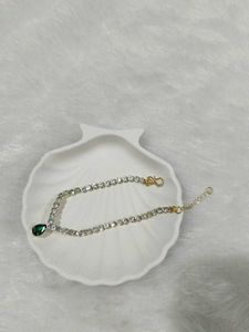 Elegant green stone bracelet