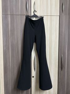 33 H&M STRAIGHT FLARED TROUSER
