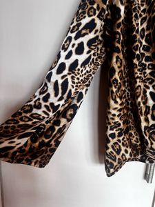 Chic Leopard Print Long Sleeve Top