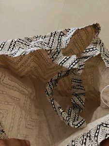 Stylish Chevron Print Tote Bag