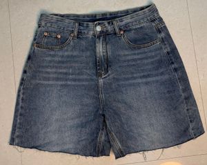 Vintage Wash Denim Shorts 🦋
