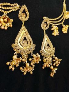 Exquisite Gold-Toned Pearl Dangler Set