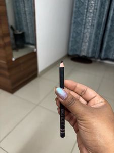 MAC Lip liner + Swiss Beauty Eye and Brow Penci