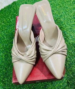 Nude heels 👠 unused new