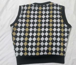 black &amp; white argyle crop top