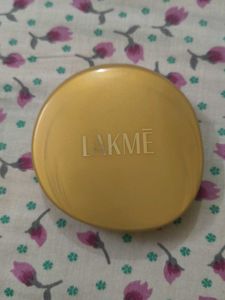 Lakme 9 to 5 Sun Expert Powder Matte SPF 40