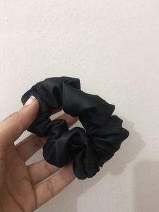 Pack Of 6 Black Scrunchies