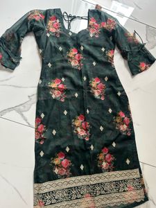 Elegant Floral Kurta with Bell Sleeves