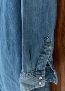 Levi's Women's Western Style Button-Down Longline
