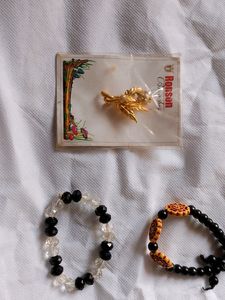 Broches & Hand Bracelet