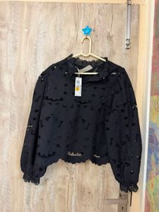 Chic Black Broderie Anglaise Top