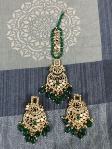Elegant Kundan Maang Tikka &amp; Earrings Set