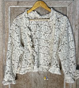 🤍🦢LAST DAY OFFER⚡️ 🎀💅Vintage Lace Bolero shrug