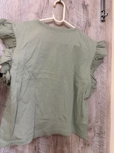 Zara top with ruffle sleeves