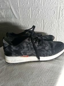 Puma Black Sneakers